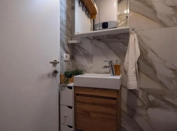 Malona One Bedroom